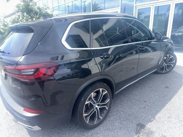 Used 2023 Black Sapphire Metallic BMW sDrive40i image 3