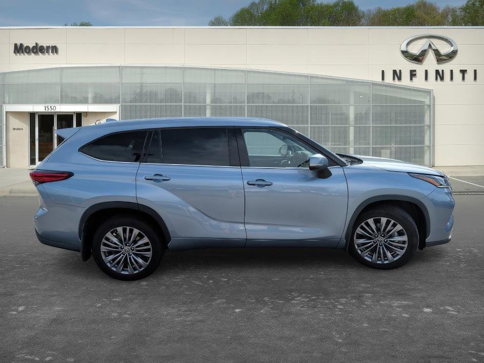 Used 2021 Moon Dust Toyota Platinum image 3