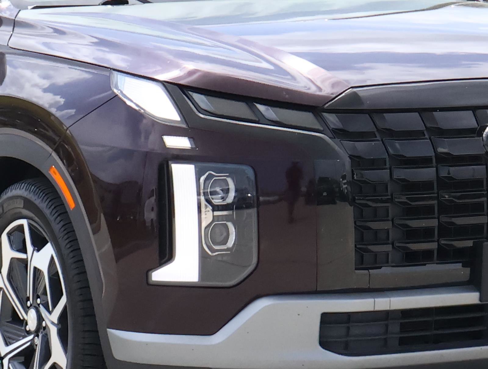 Used 2023 Sierra Burgundy Hyundai SEL image 7