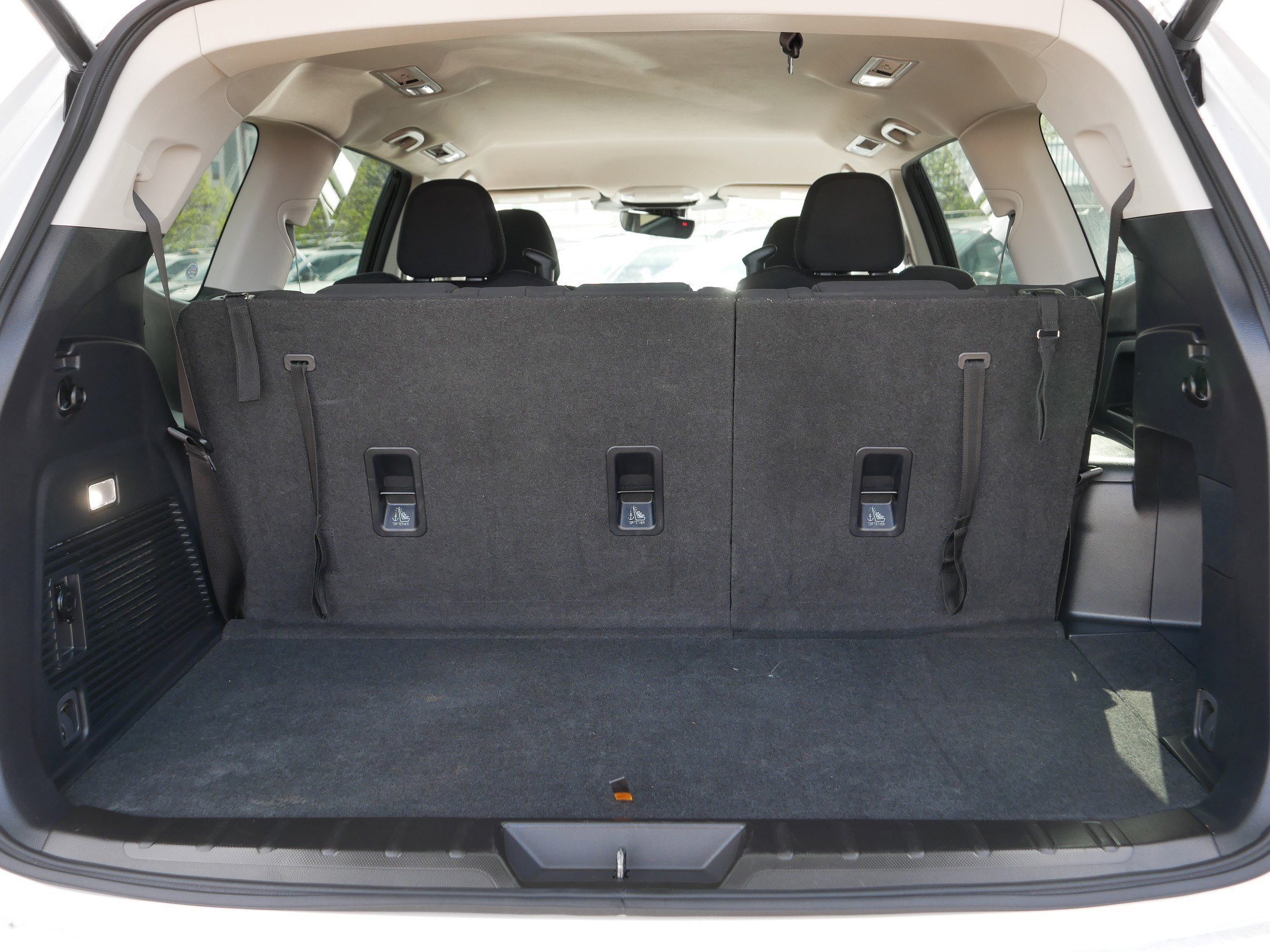 Used 2025 Crystal White Pearl Subaru Premium image 18