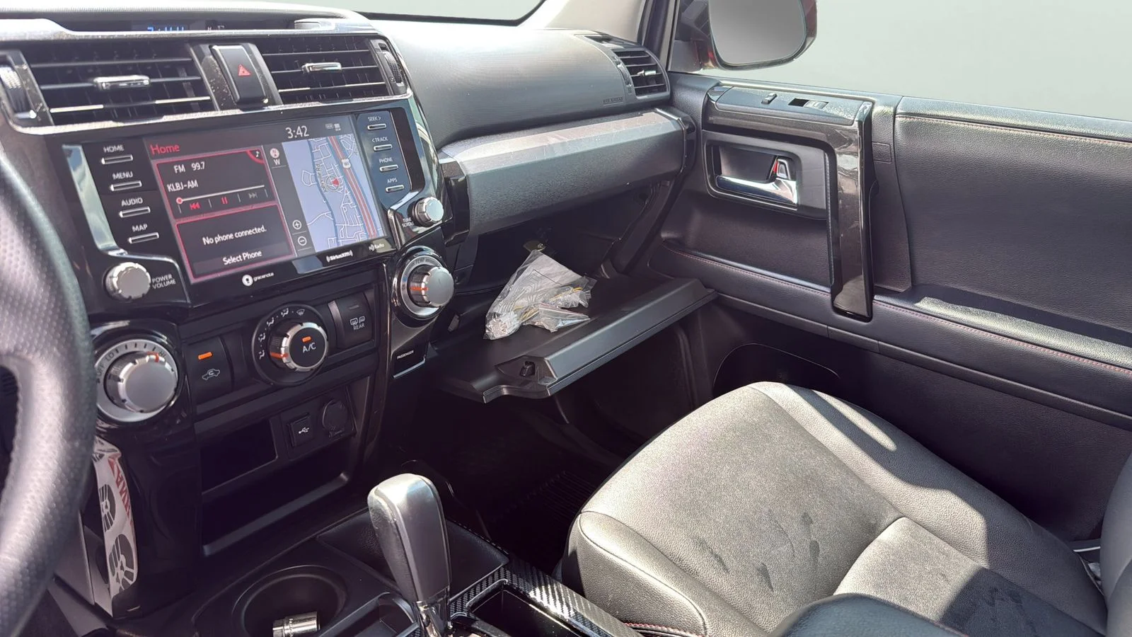 Used 2021 Red Toyota Venture image 19