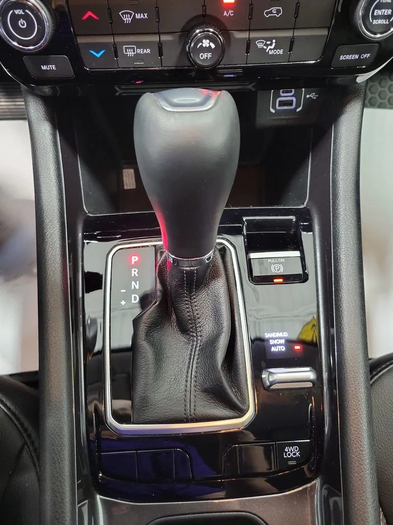 Used 2022 White Jeep Latitude Lux image 37