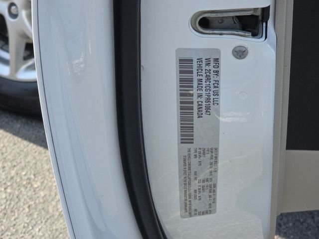 Used 2023 White Chrysler LX image 17