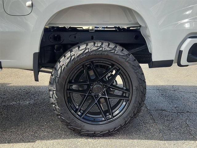 New 2026 Summit White Chevrolet RST image 32