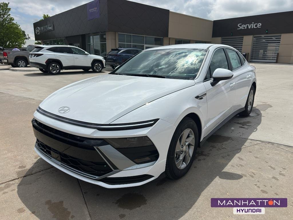 2026 Hyundai Sonata SE's photo