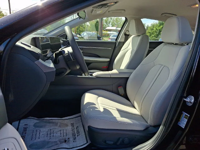 New 2025 Black Hyundai SEL image 9