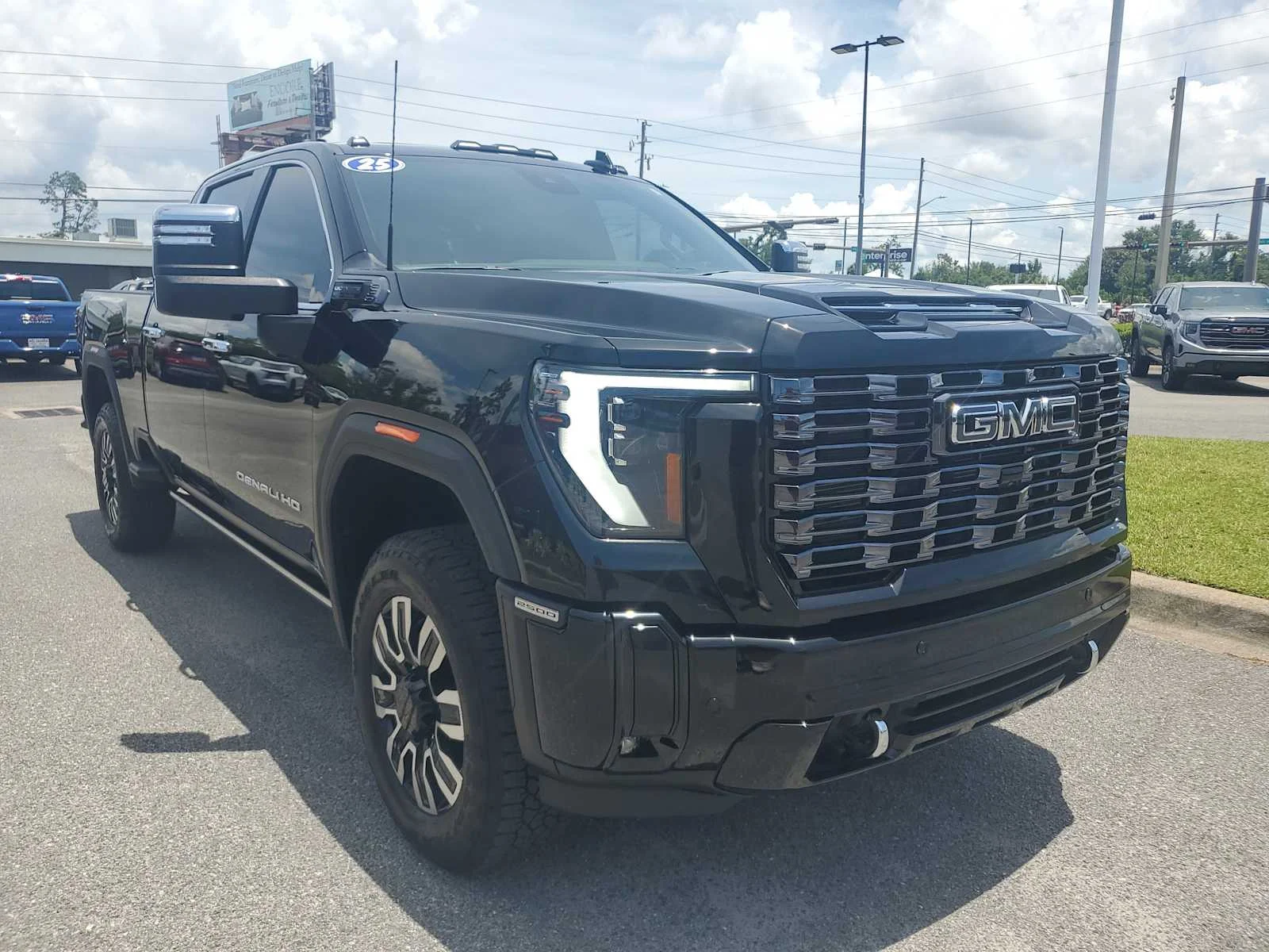 Used 2025 Onyx Black GMC Denali Ultimate image 9