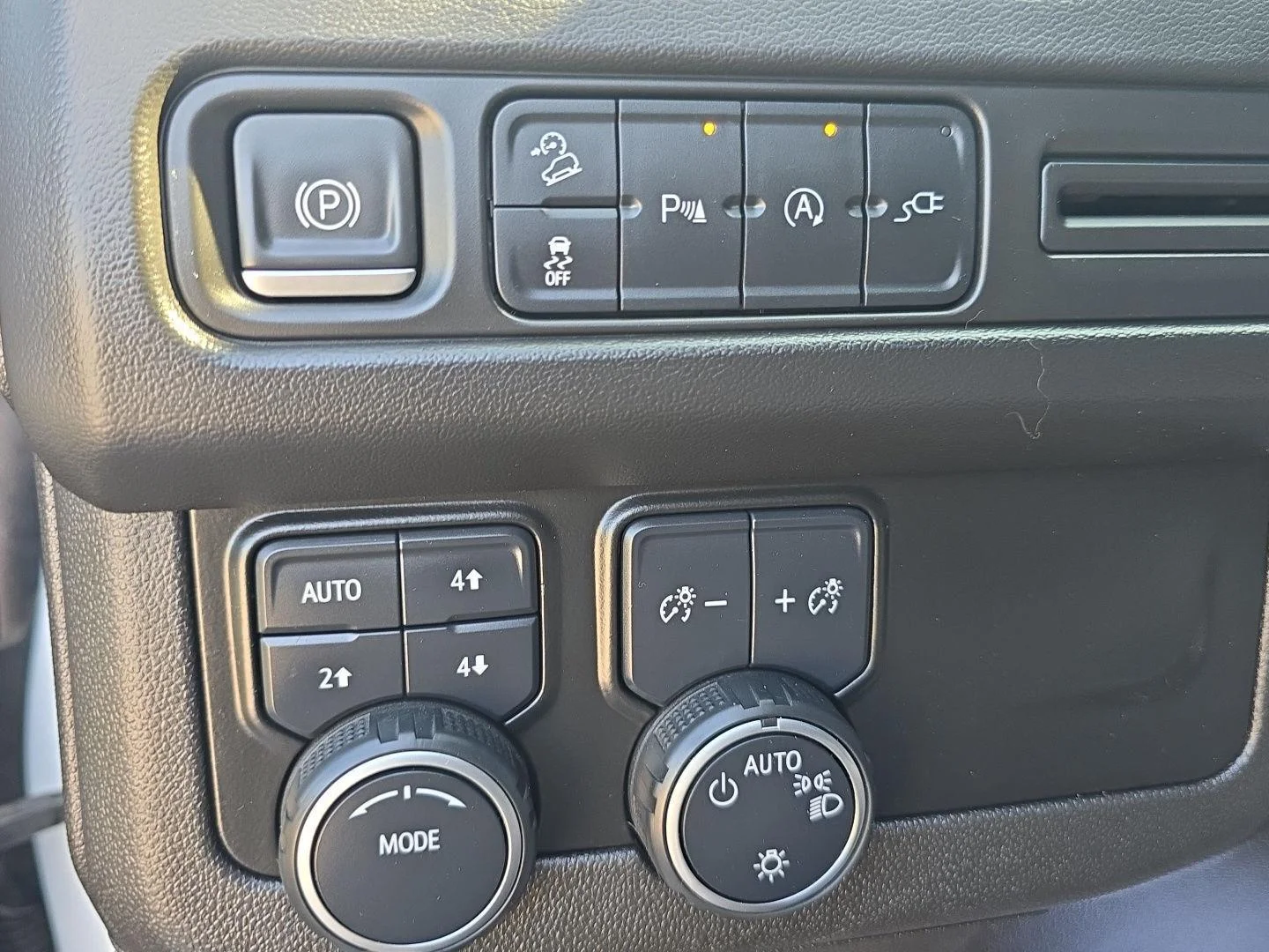 Used 2021 Summit White Chevrolet Z71 image 23