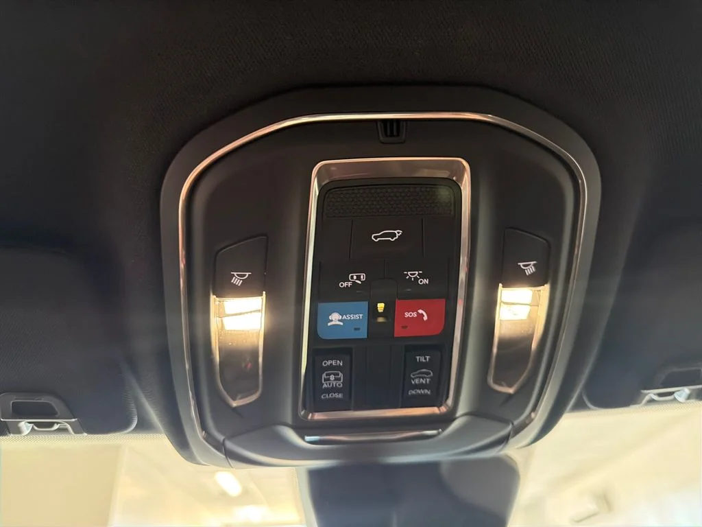 Used 2025 Black Jeep Altitude X image 17