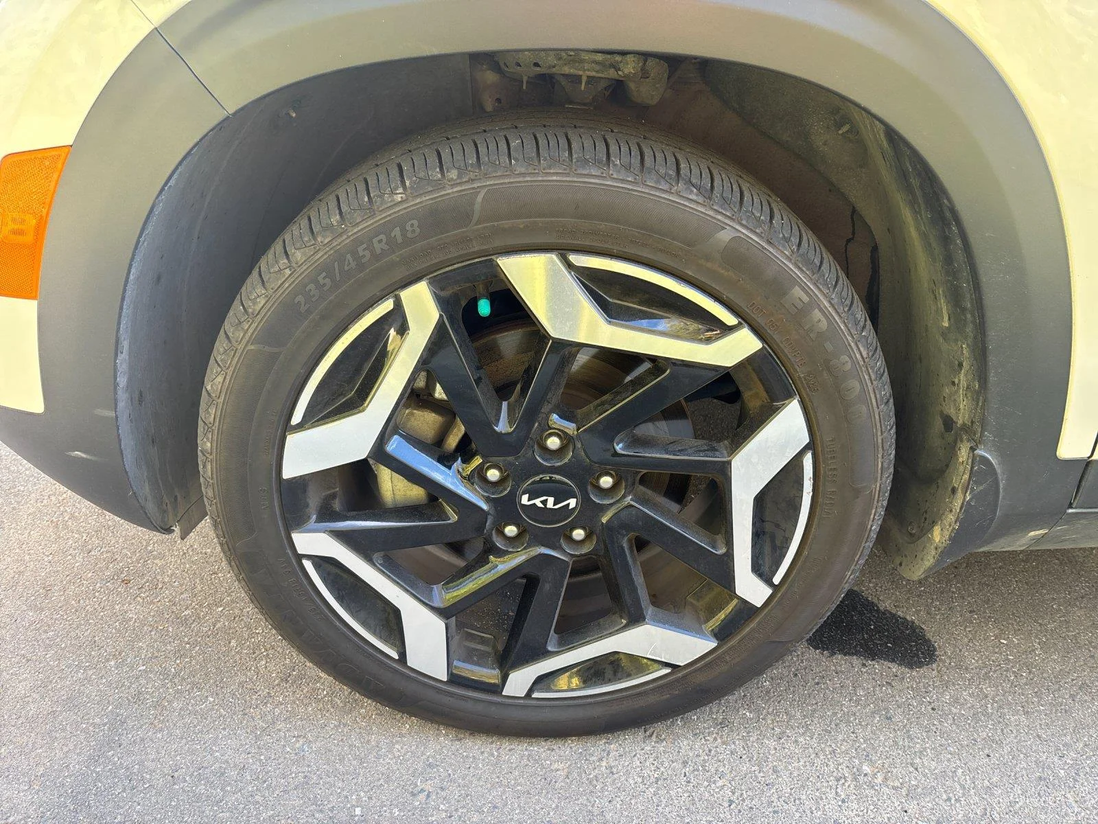 Used 2024 Snow White Pearl Kia SX image 9