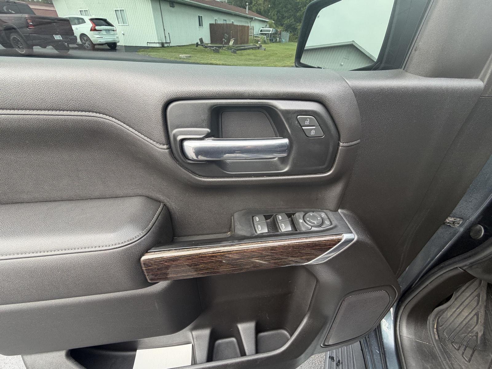 Used 2019 Dark Sky Metallic GMC SLE image 9