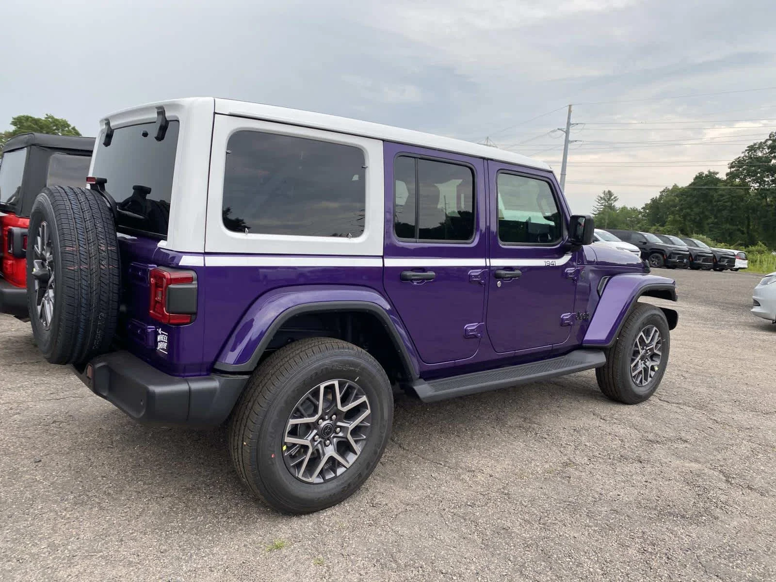 New 2026 Reign Exterior Paint Jeep Sahara image 3