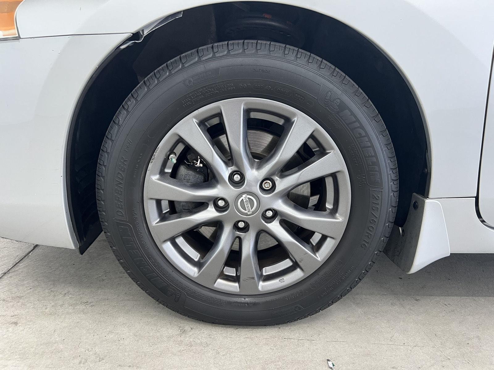 Used 2015 Brilliant Silver Nissan 2.5 S image 7