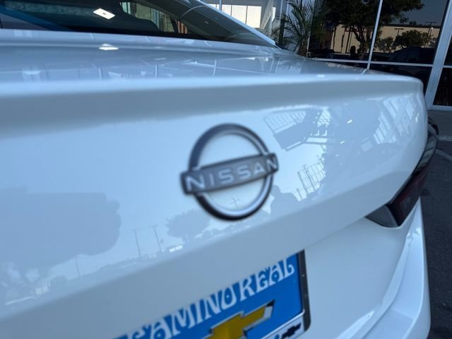 Used 2025 White Nissan SV FWD image 29