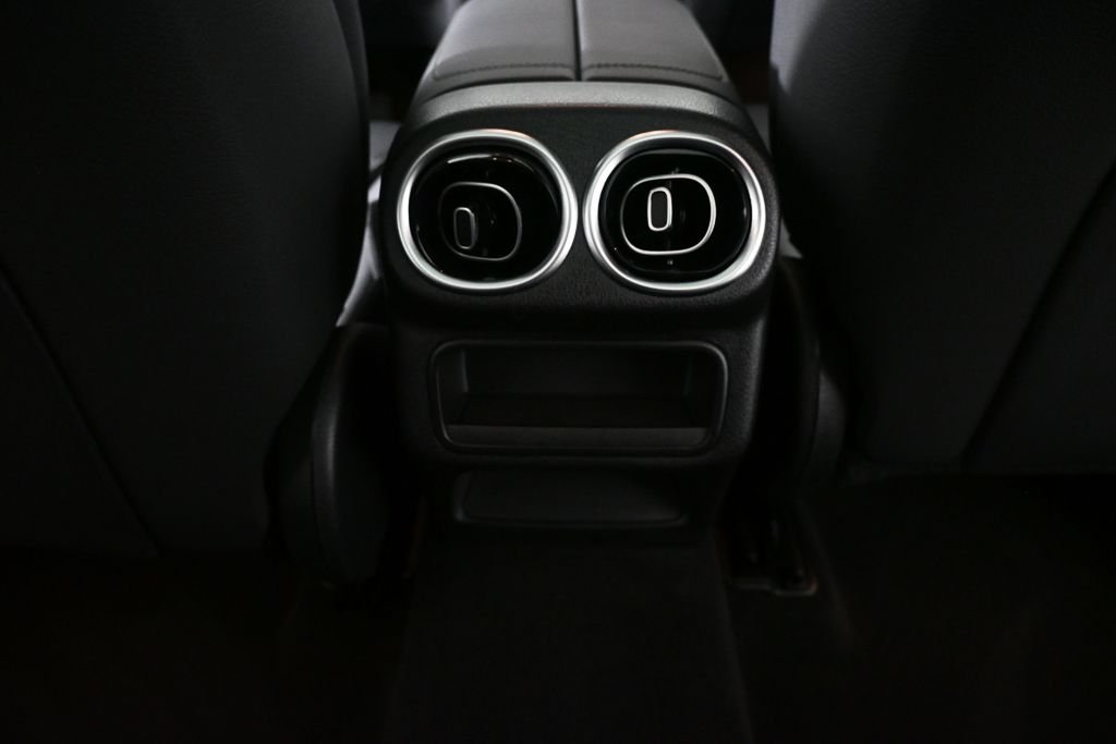 Certified Used 2026  Mercedes-Benz GLC 300 image 17