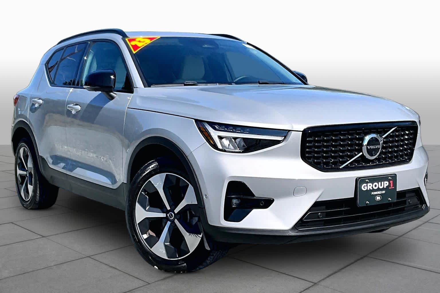 Used 2023 Silver Dawn Metallic Volvo Plus Dark Theme image 3