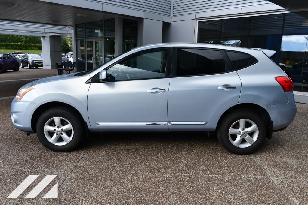Used 2013 Blue Nissan S image 3