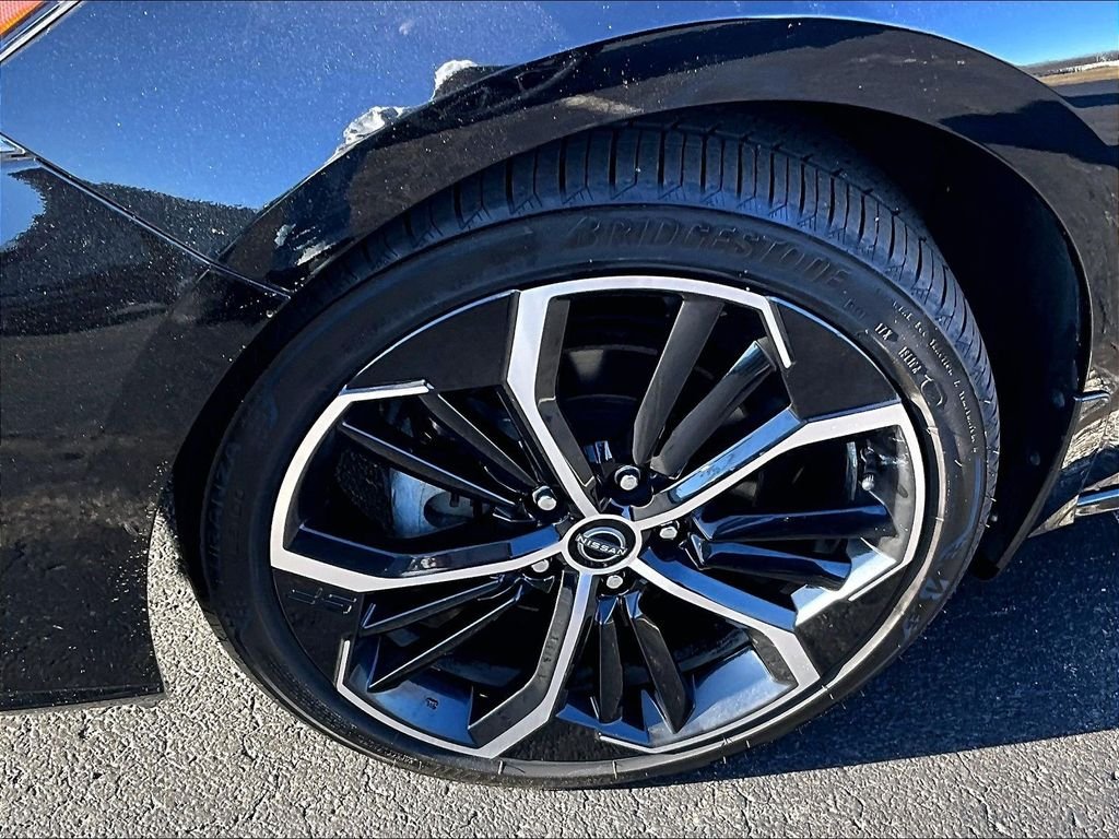 Used 2024 Black Nissan 2.5 SR image 7