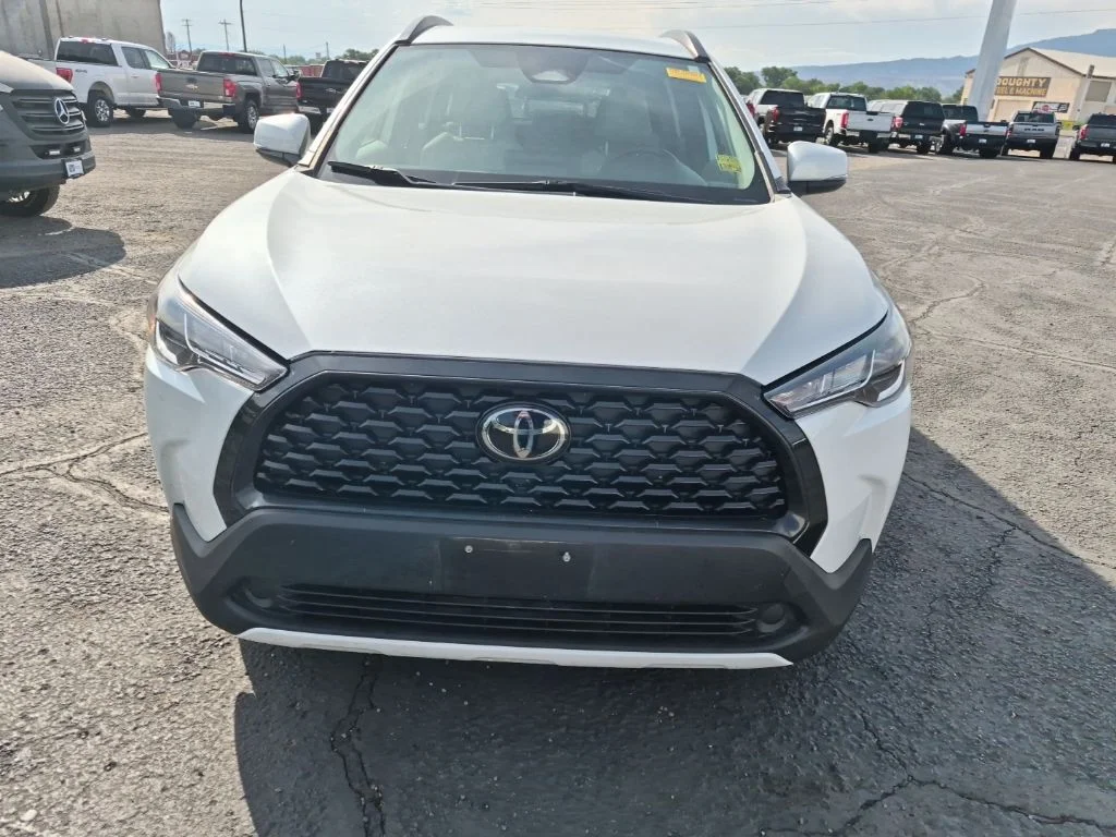 Used 2023 Pearl Toyota LE image 2