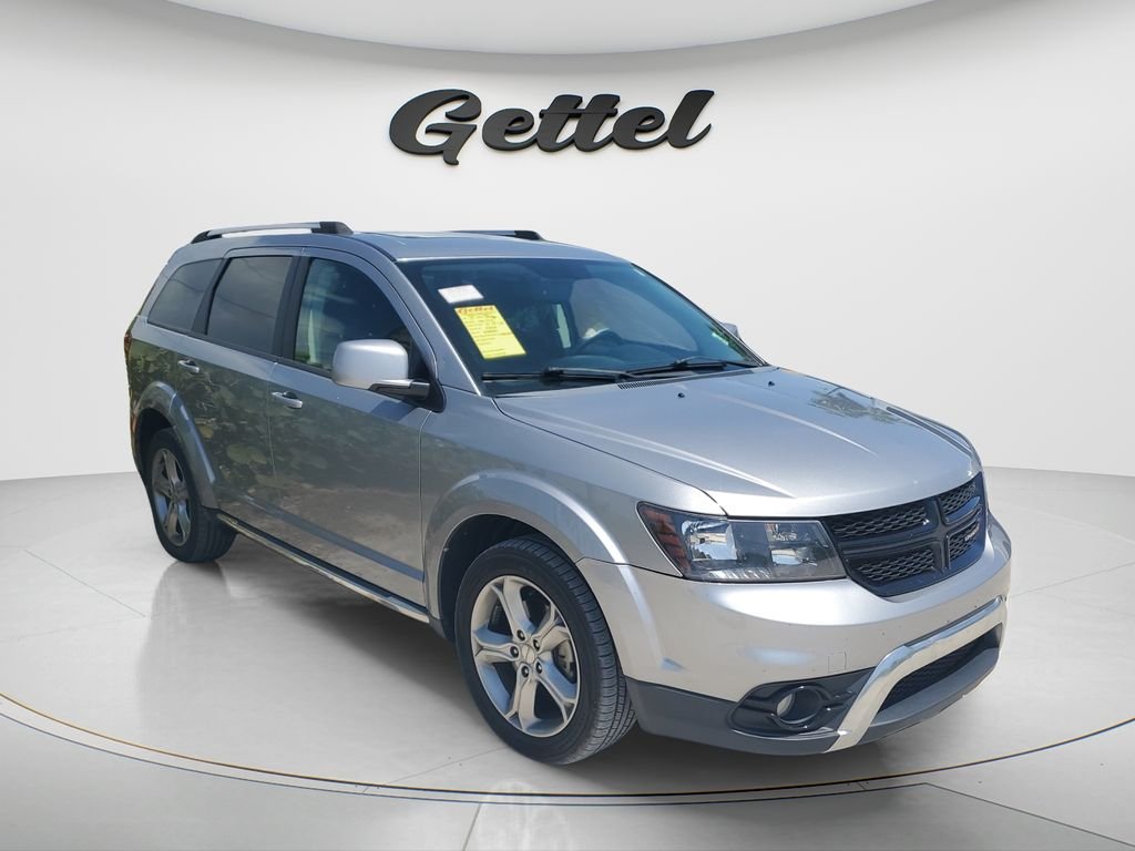 Used 2017 Silver Dodge Crossroad image 3