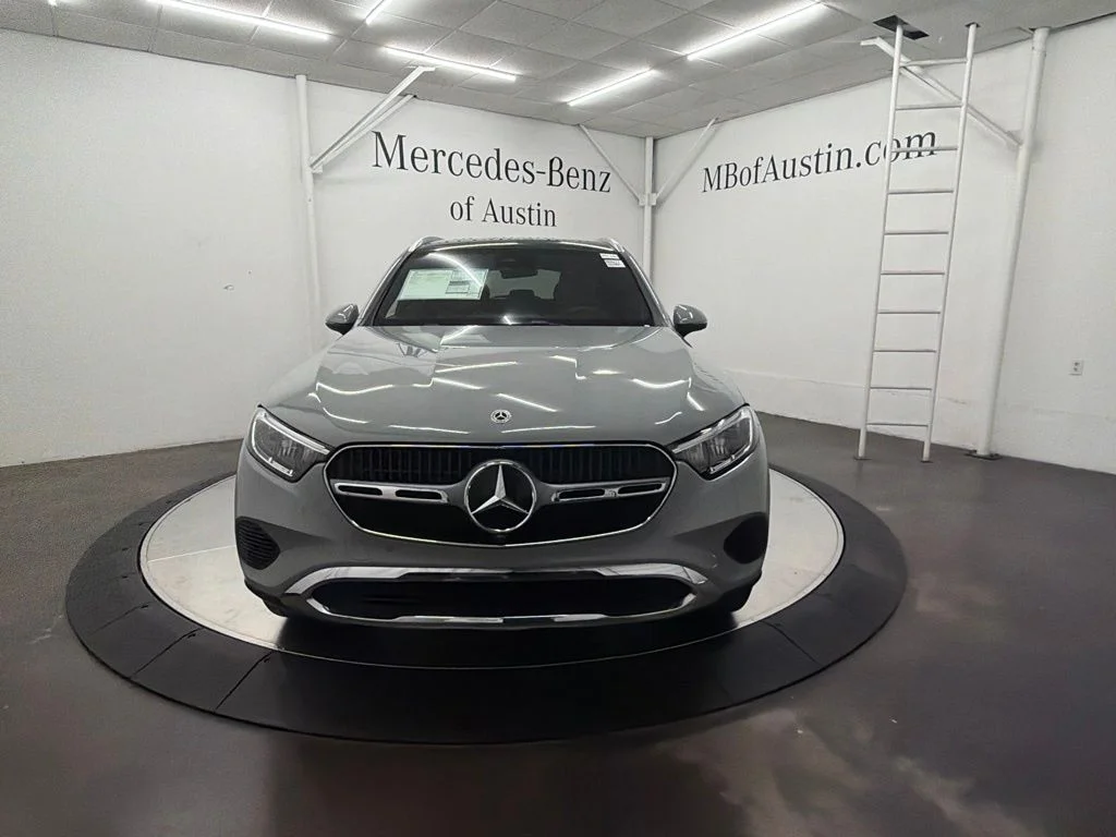 New 2027 White Mercedes-Benz GLC 300 image 2