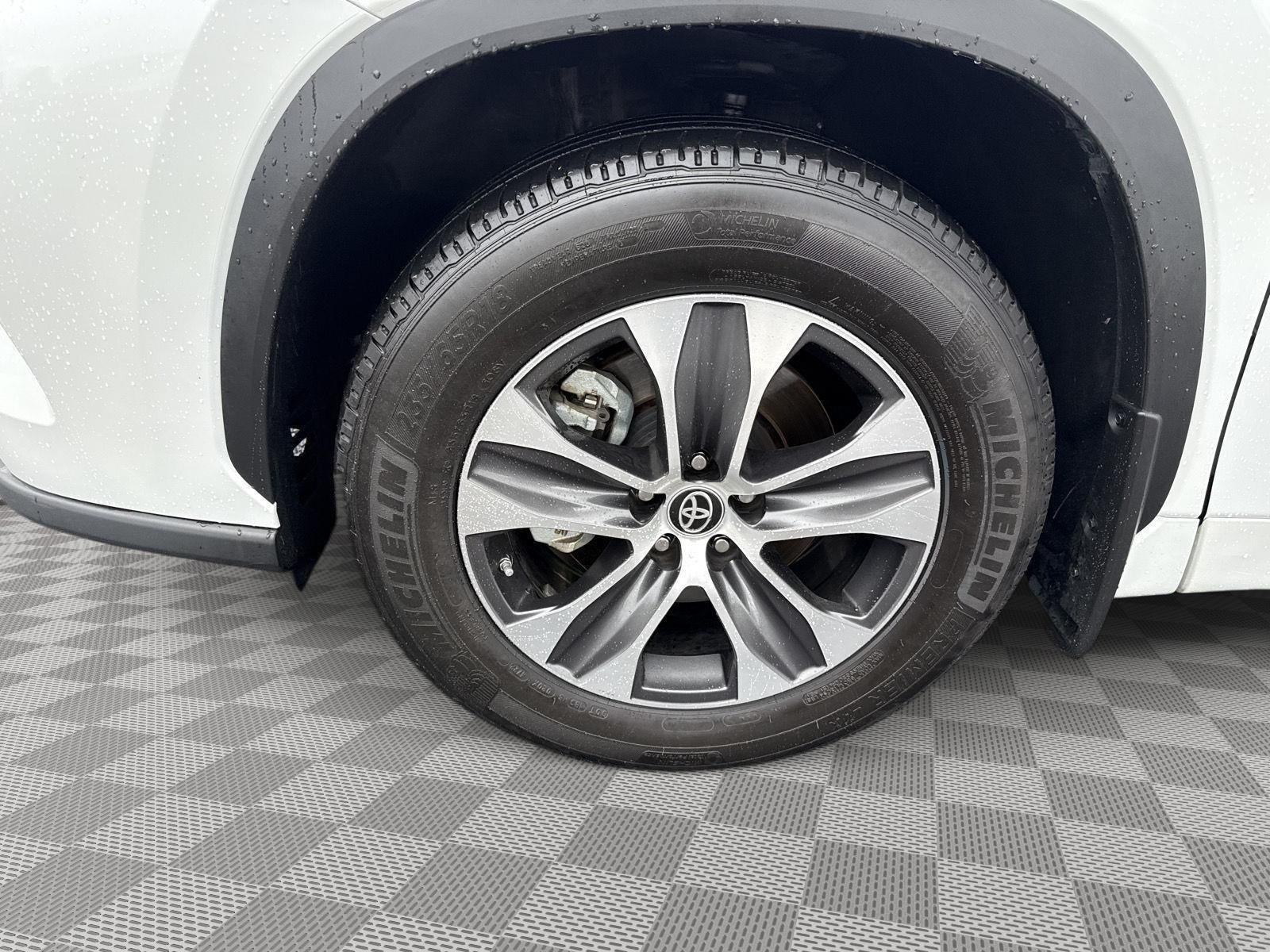Used 2023 Wind Chill Pearl Toyota XLE image 15