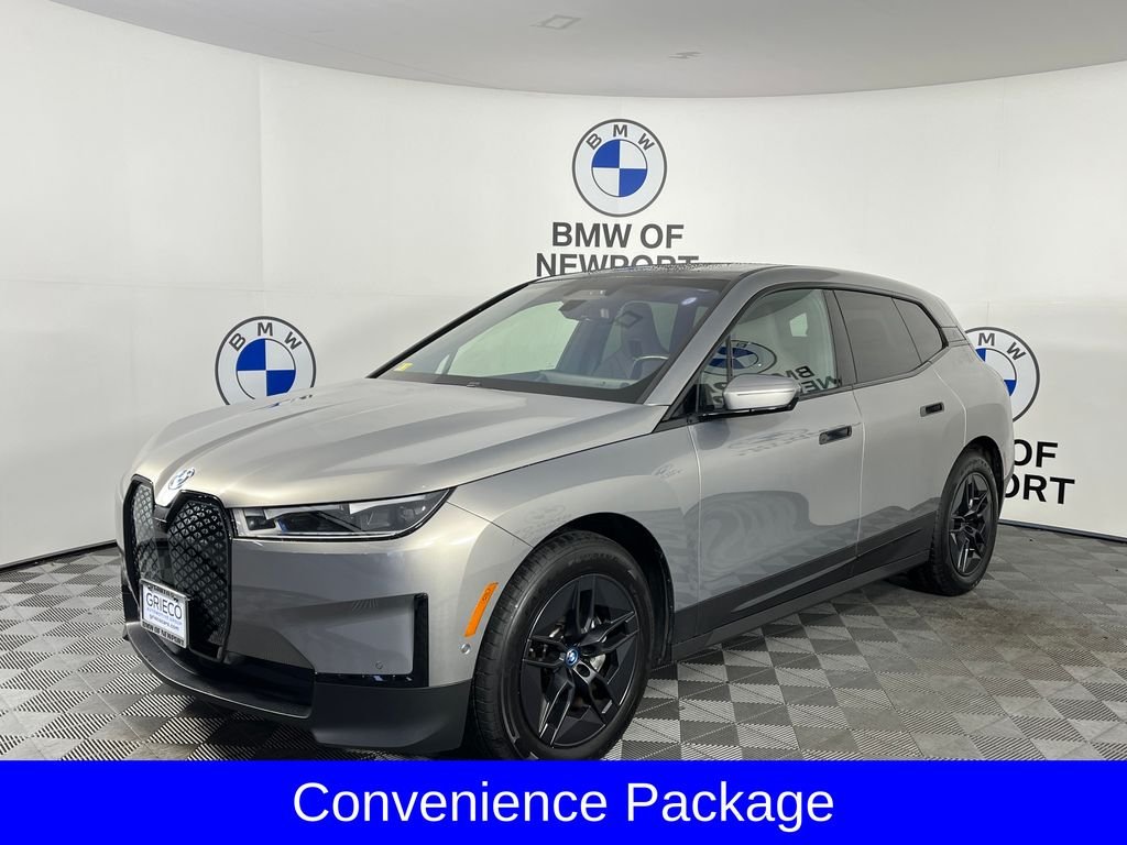 Used 2024 Gray BMW xDrive50 image 4