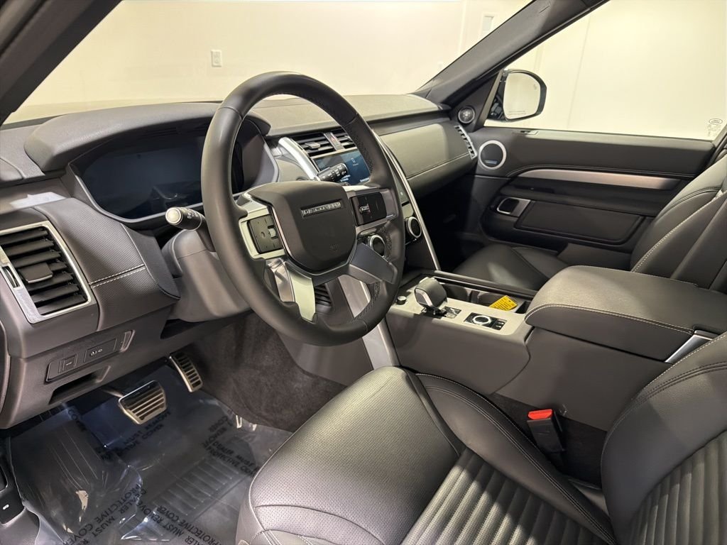 Certified Used 2025 Santorini Black Metallic Land Rover Dynamic SE image 10