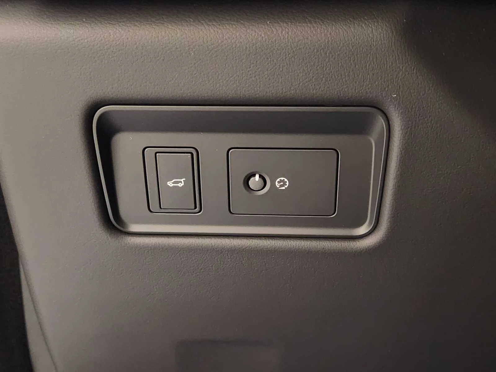 New 2026 Santorini Black Metallic Jaguar R-Dynamic S image 39