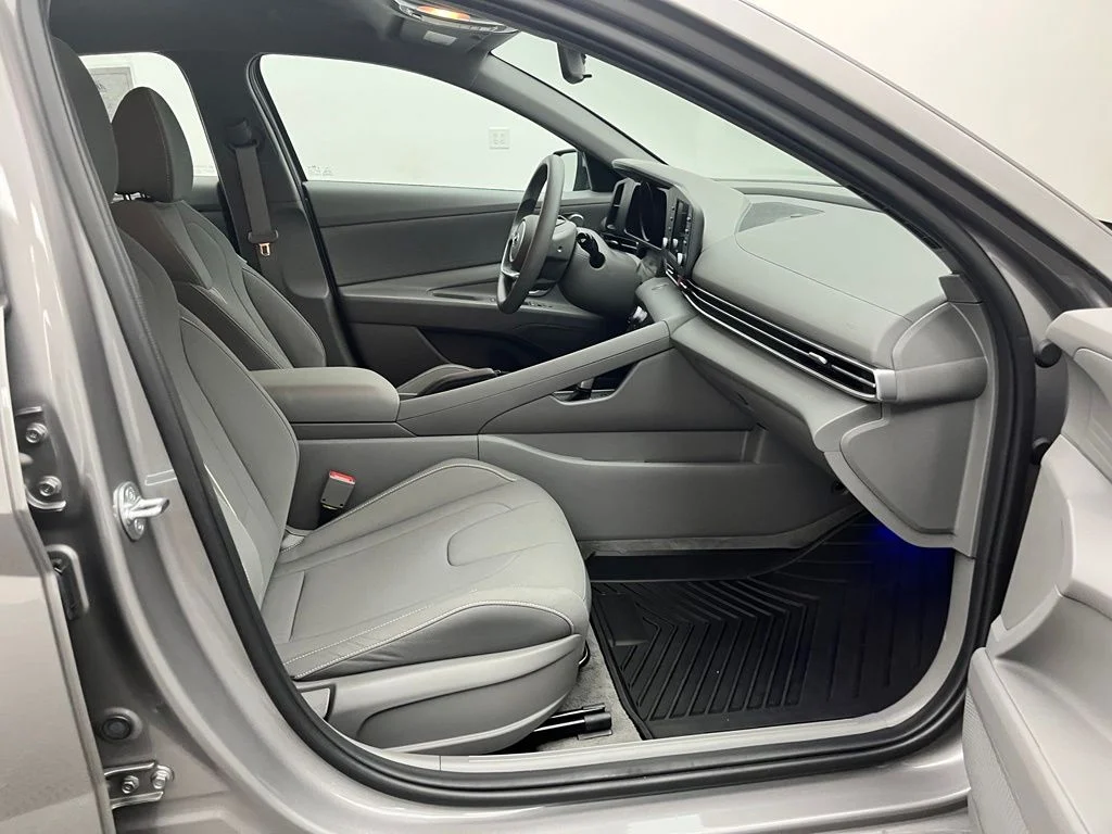 Used 2023 Silver Hyundai SEL image 31