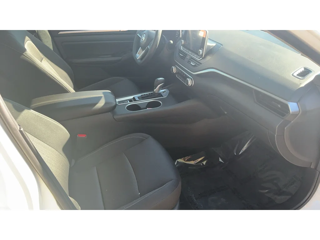 Used 2022 Pearl White Tricoat Nissan 2.5 SV image 12