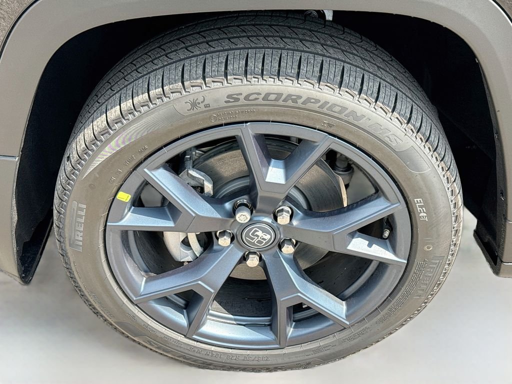 New 2026 Diamond Black Crystal Pearlcoat Jeep 85th Anniversary image 9