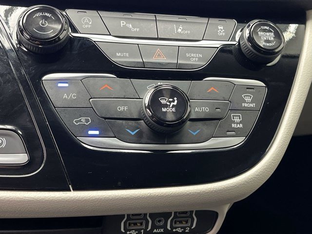 Used 2024 Silver Mist Clearcoat Chrysler Touring L image 21