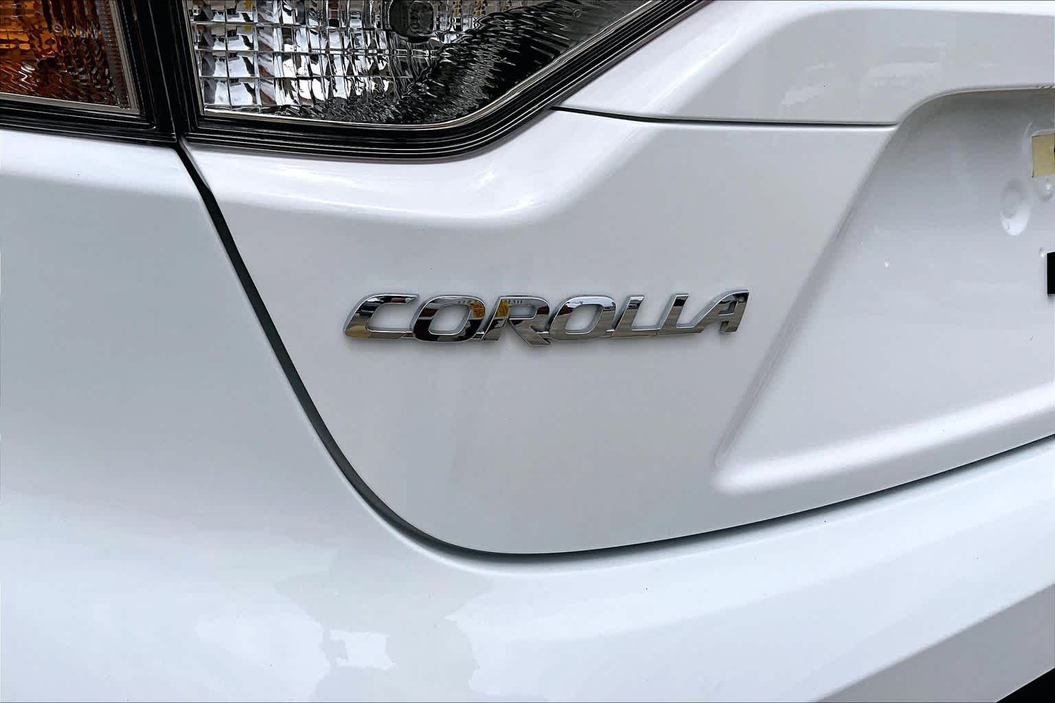 Used 2026 Ice Cap Toyota LE image 30
