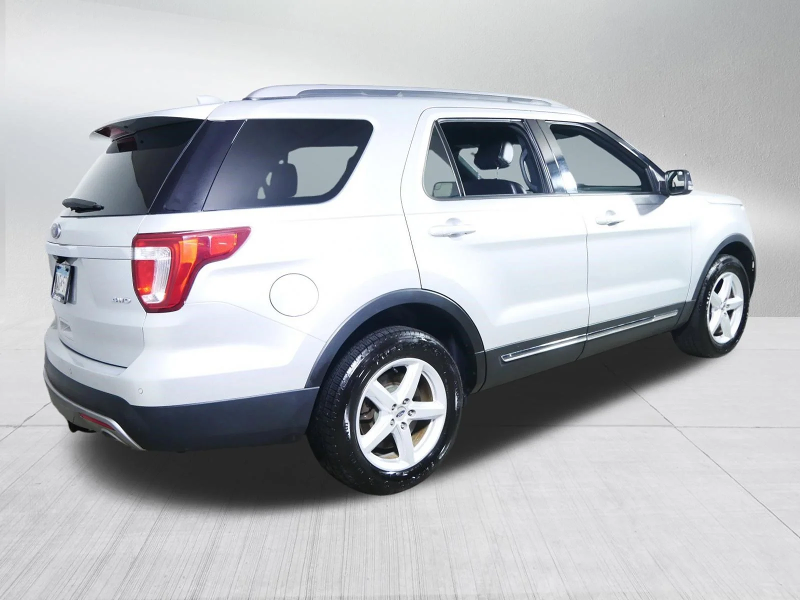 Used 2017 Ingot Silver Metallic Ford XLT image 7