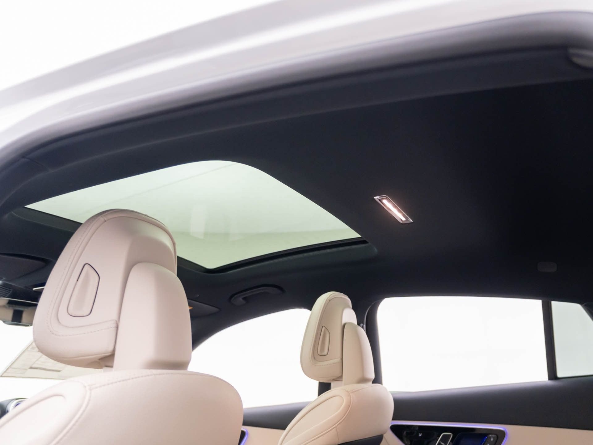 New 2027 MANUFAKTUR Moonlight White Metallic Mercedes-Benz GLC 300 Coupe image 20