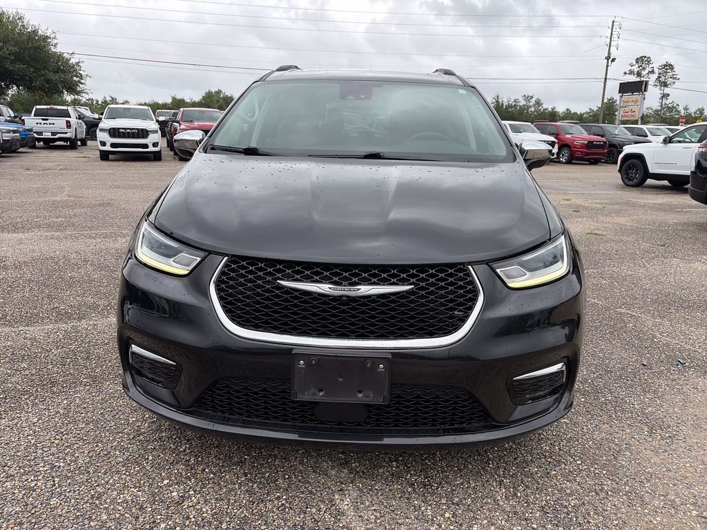 Used 2023 Black Chrysler Limited image 4