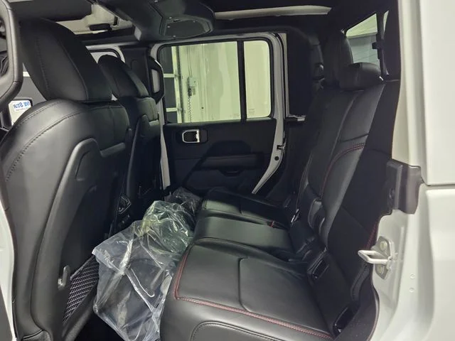 New 2026 Bright White Clear-Coat Exterior Paint Jeep Rubicon X image 6