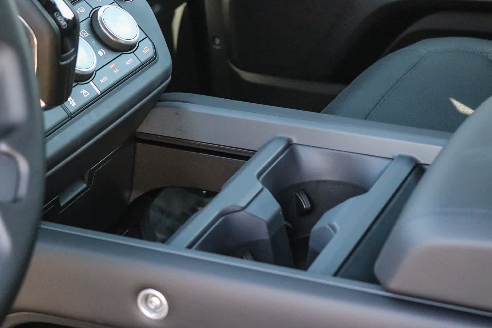 New 2026 Santorini Black Land Rover S image 18