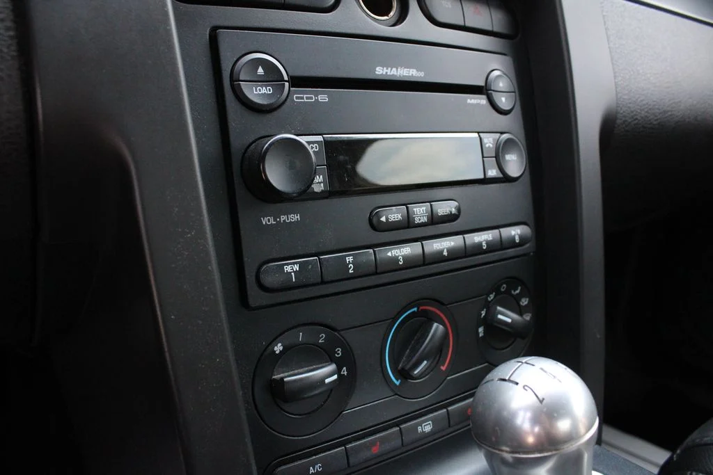 Used 2007 Orange Ford  image 15