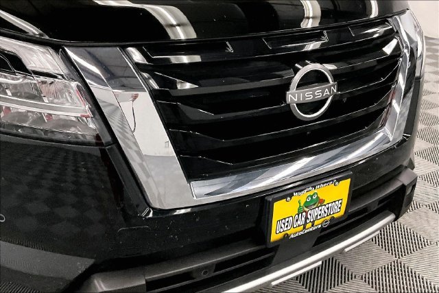 Used 2023 Super Black Nissan Platinum image 35
