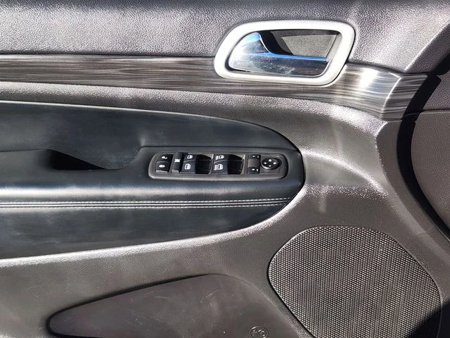 Used 2021 White Jeep Laredo X image 11