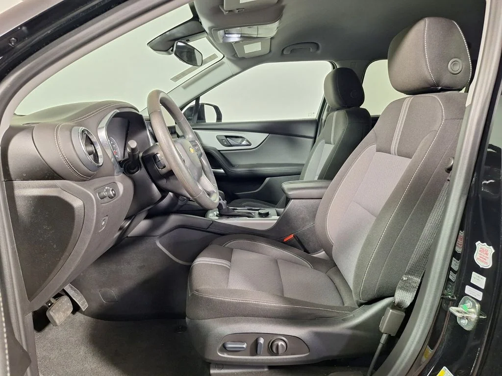 Used 2025 Black Chevrolet LT image 9