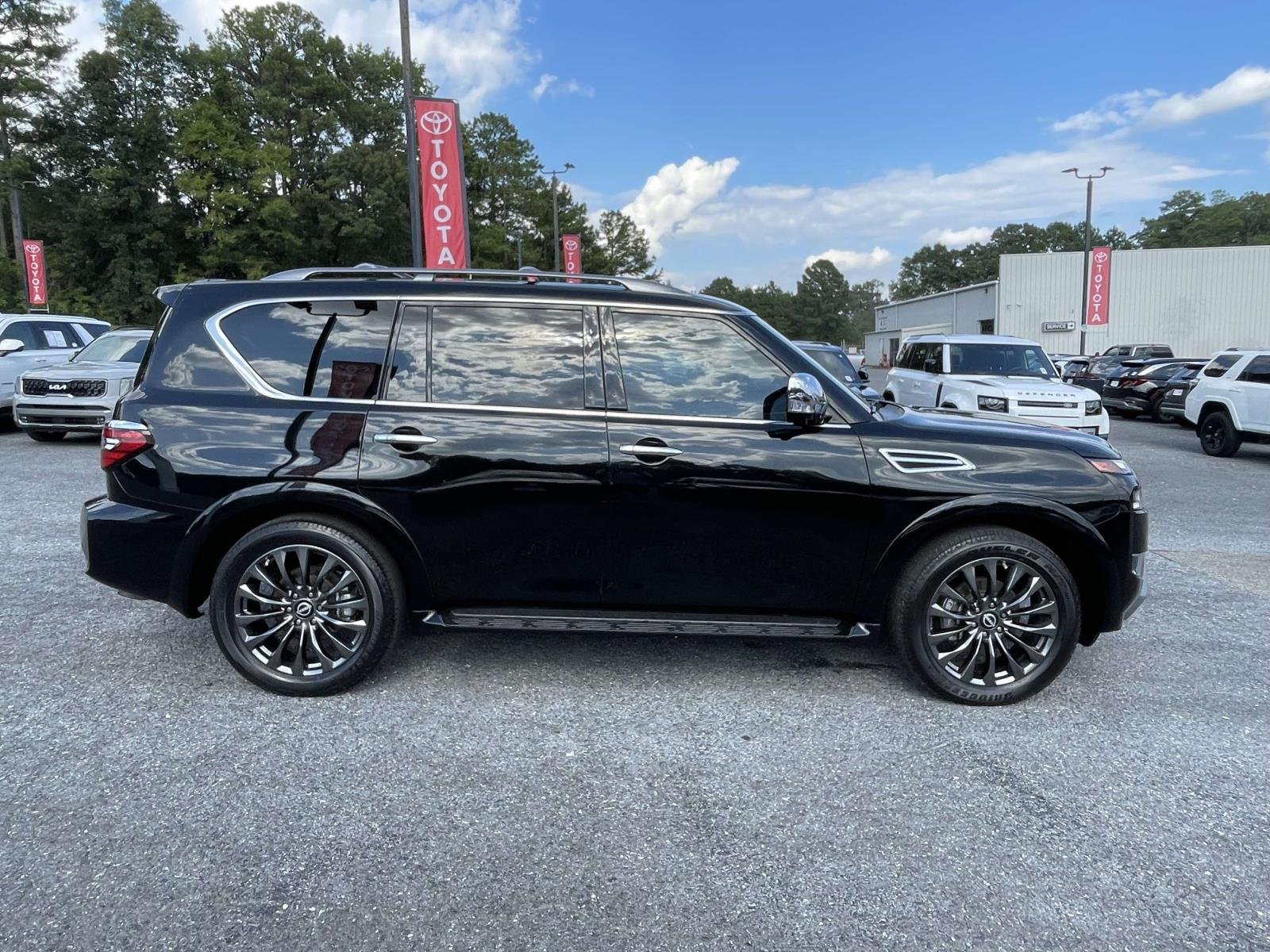 2023 Nissan Armada Platinum - Photo 2