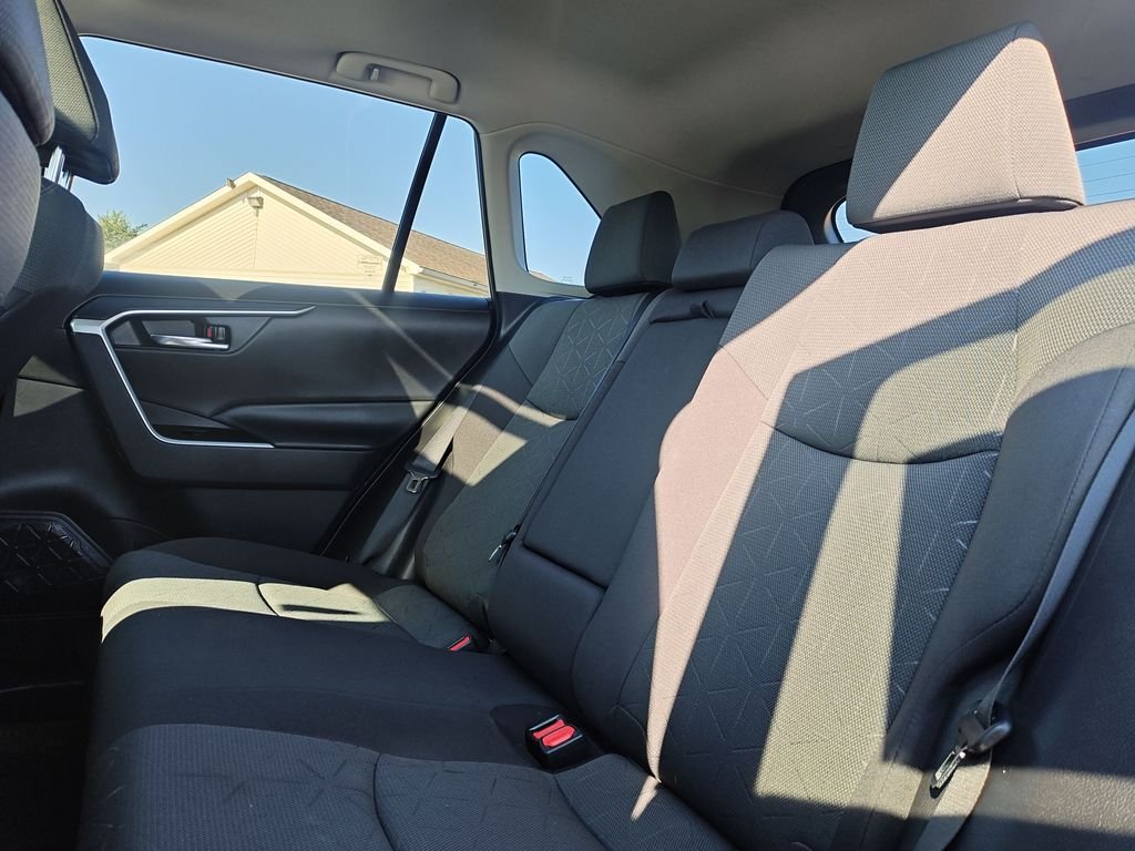 Used 2021 Silver Toyota XLE image 14
