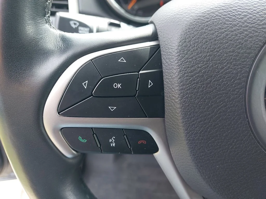 Used 2020 Gray Jeep Laredo E image 16