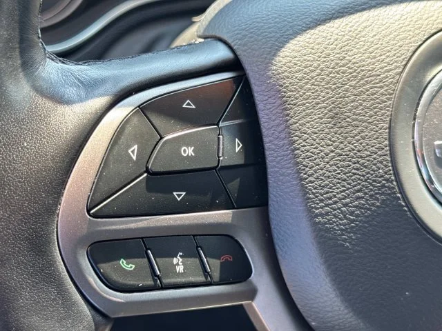 Used 2021 White Jeep Latitude Lux image 30