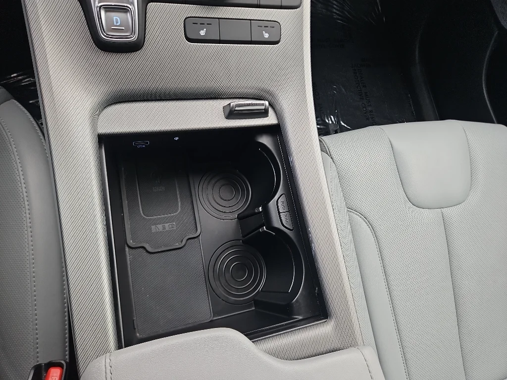 Used 2025 Abyss Black Pearl Hyundai SEL image 36