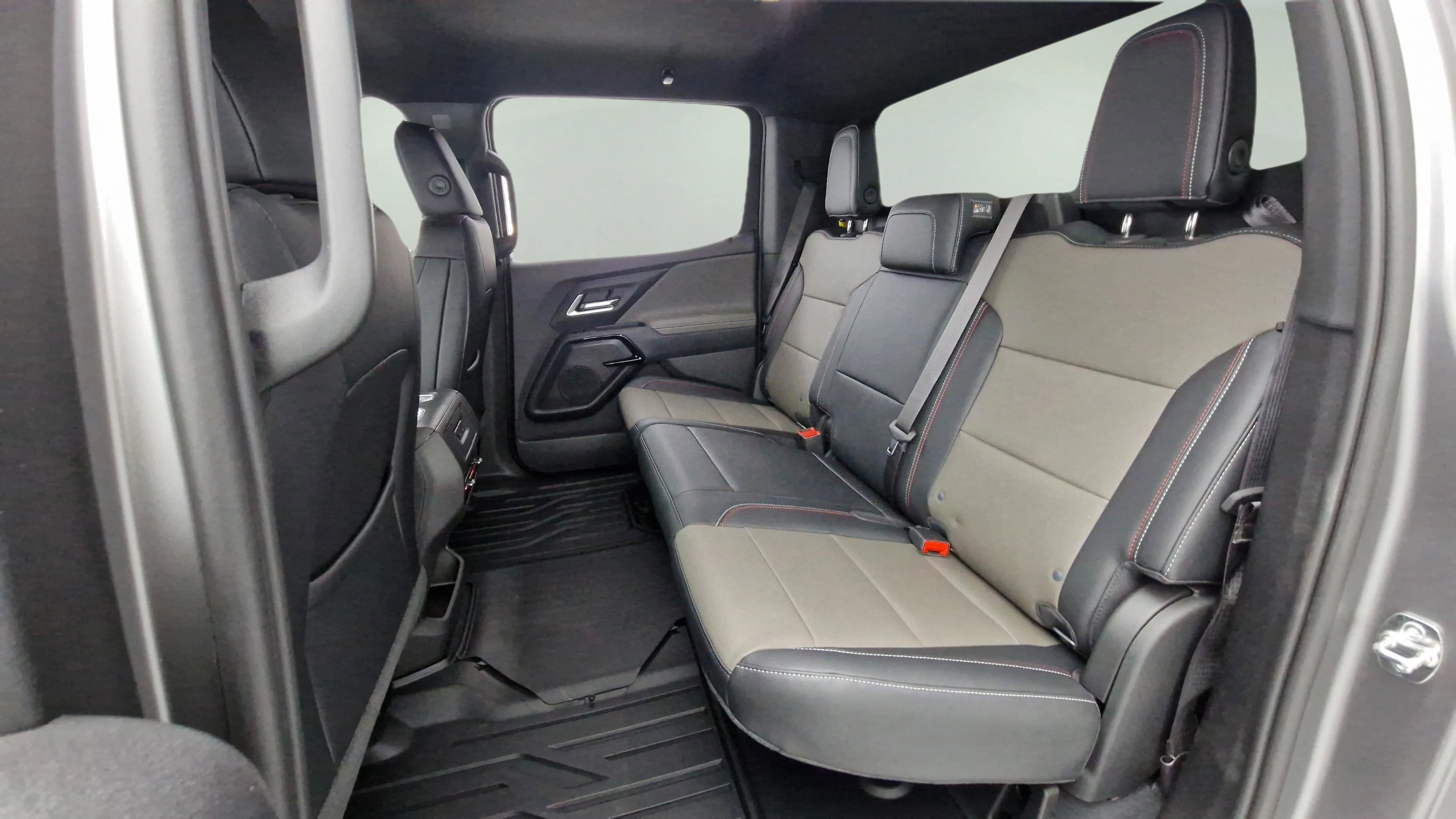 New 2026 Magnus Gray Matte Metallic Chevrolet Trail Boss - Extended Range image 17
