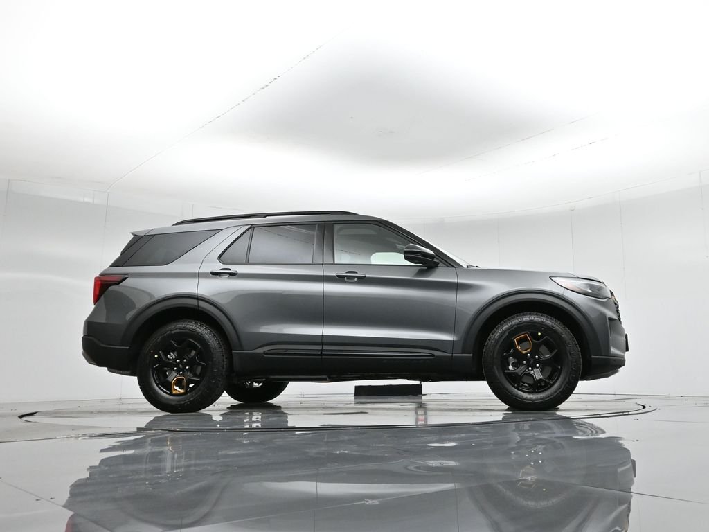 New 2026 Carbonized Gray Metallic Ford Tremor image 54